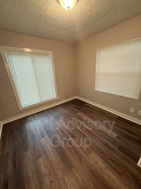 Photo - 709 SW Watson Ave