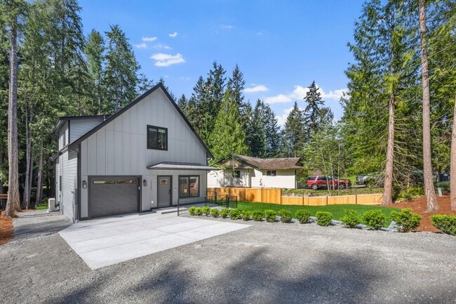 Photo - $2595 3 bedroom/2 1/2 bath Clearwood New Construction, Custom Chalet-style Home In Yelm.