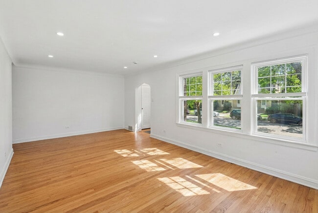 Photo - 5266 N La Crosse Ave