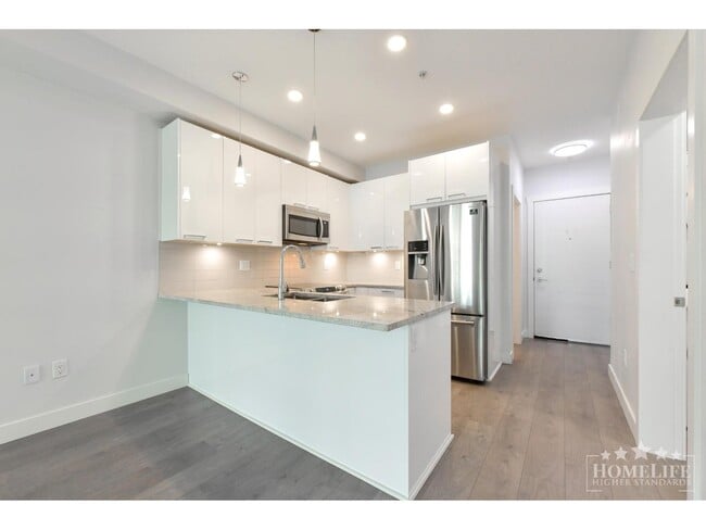 Photo - 20696 Eastleigh Crescent Unit 318