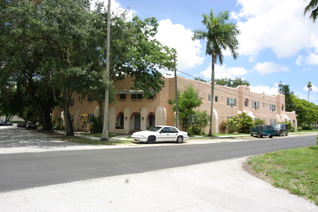 Main View - Osceola Apartment Hotel
