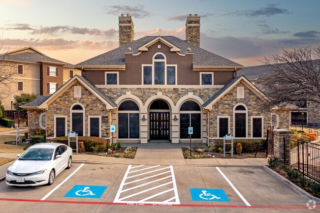 Oficina de arrendamiento - Providence at Prairie Oaks Apartments