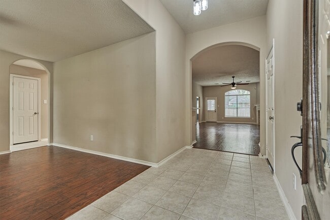 Photo - 27 E Russet Grove Cir