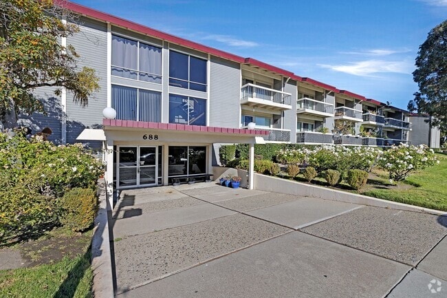 Building Photo - Bright and modern one bedroom one bathroom... Unit 112 Rental
