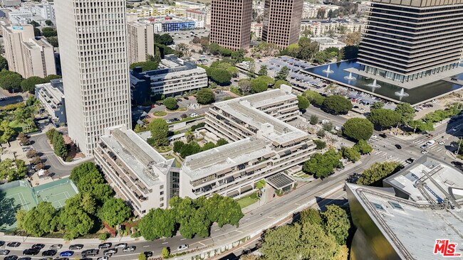 Building Photo - 121 S Hope St Unit 313