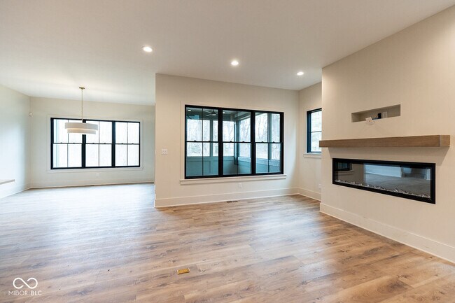 Photo - 871 Rosemary Gdns