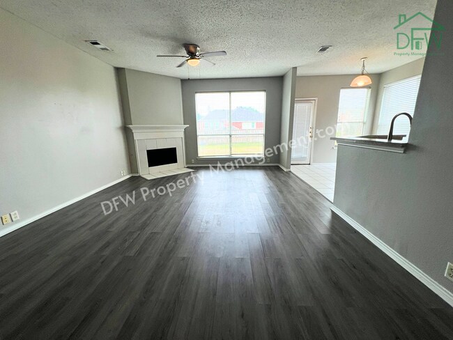 Photo - Spacious 5-Bedroom, 3.5-Bathroom Home for Lease in Denton, TX