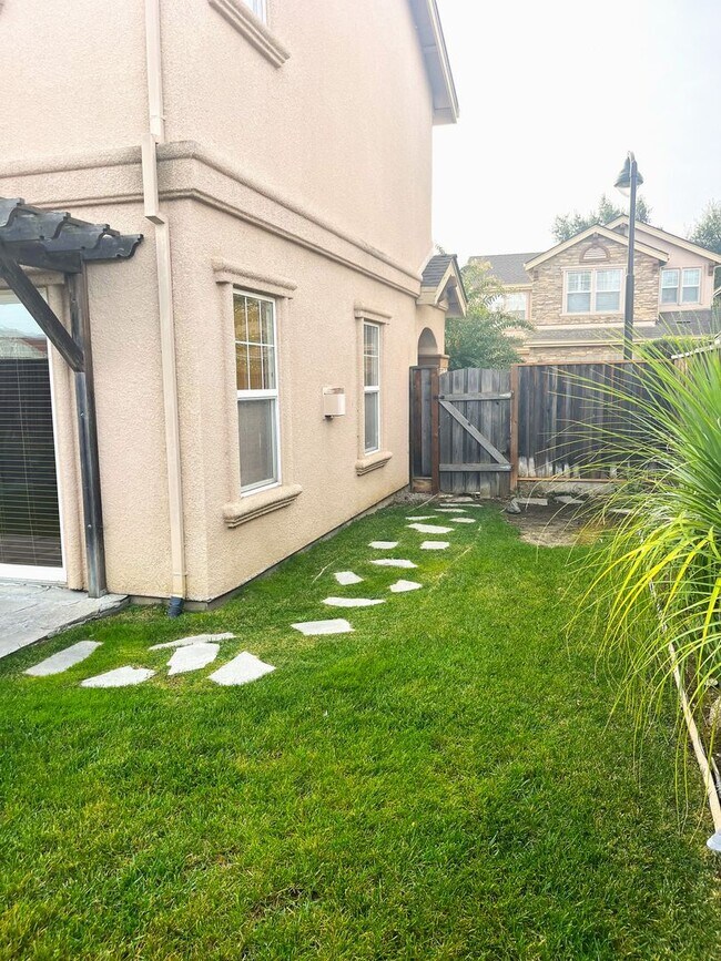 Photo - Lovely 4 Bed 2.5 Bath 2 Story Single Famil...