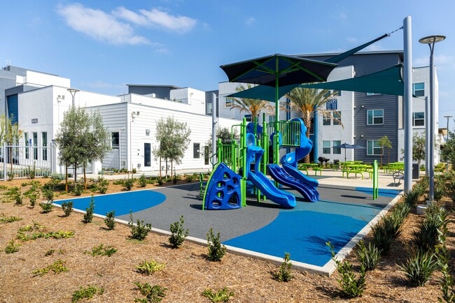 Photo - Lakeland Apartments