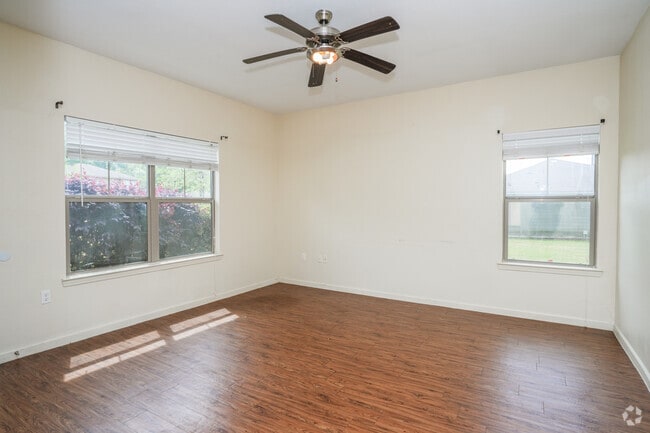 4BR, 2BA - 1,436SF - Living Room