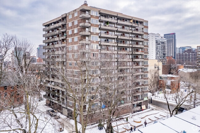 Building Photo - Le Saint-Urbain