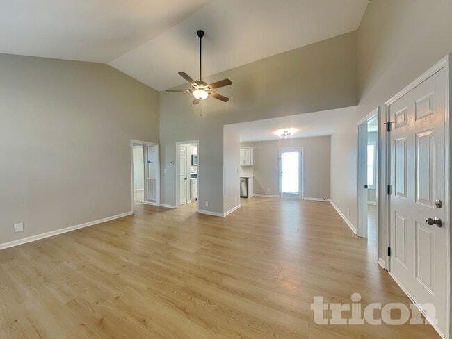 Photo - 252 Senator Dr