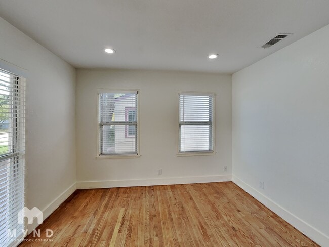 Photo - 2302 S Polk St