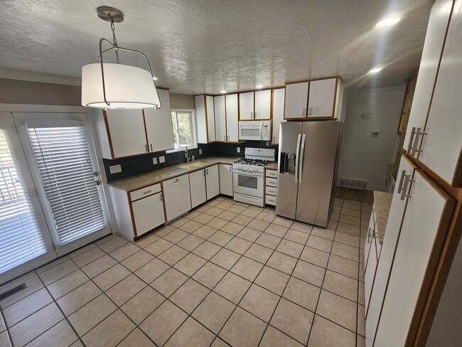 349 E Main St