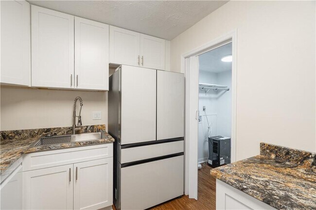 Photo - 330 Winding River Dr