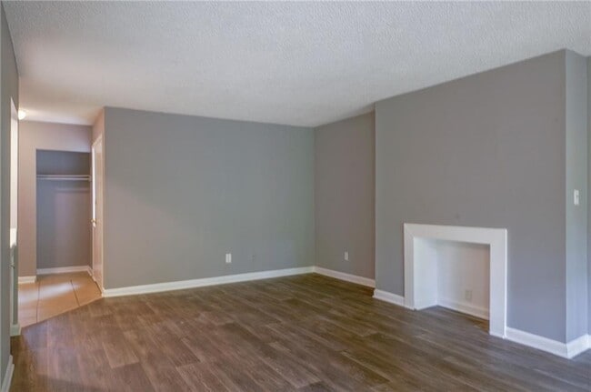 Building Photo - 3575 Oakvale Rd Unit 305 Rental