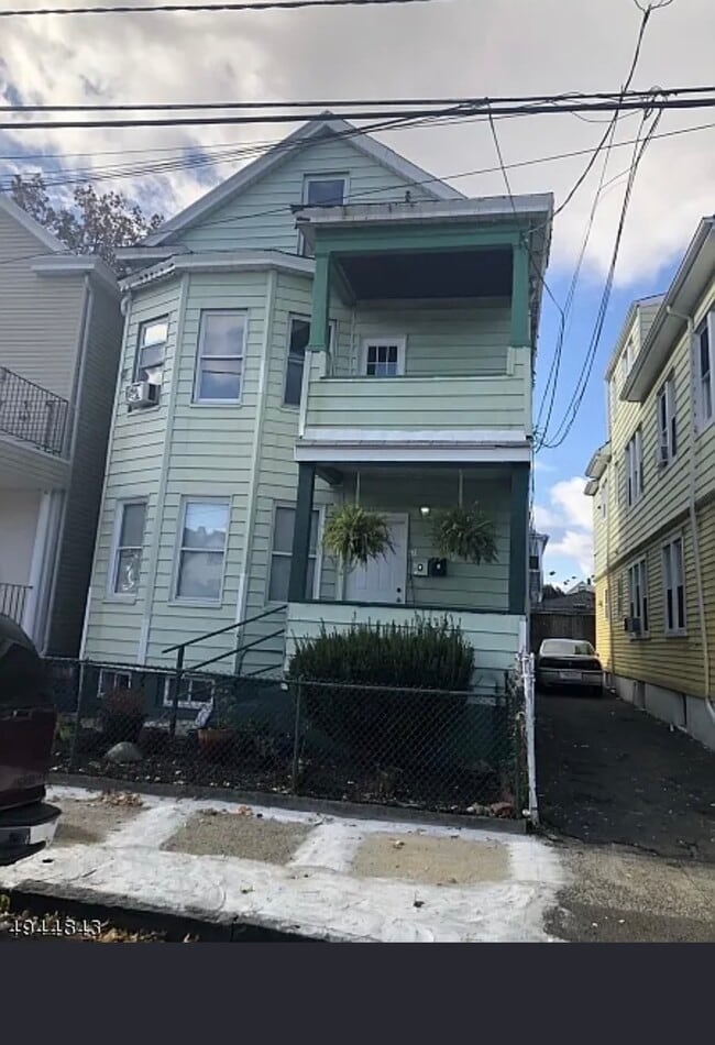 Building Photo - 454 E 36th St Unit Estudio