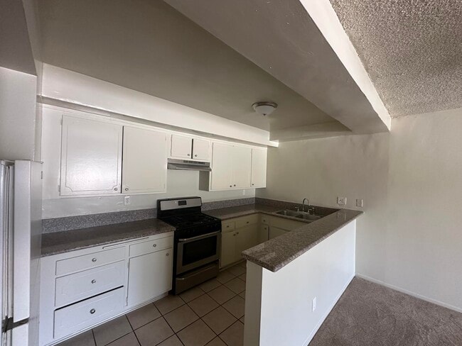 Kitchen - 10006 Palms Blvd