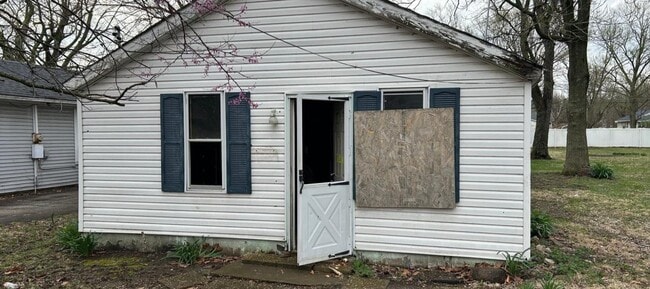 Building Photo - 2827 E Hickory St