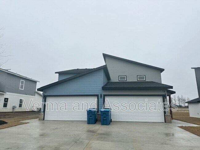 Building Photo - 1507 SW Casuarina Dr Unit 2 Rental