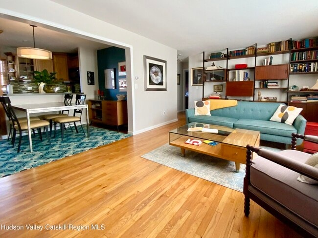 Photo - 136 N Chestnut St