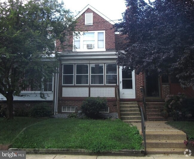 Building Photo - 110 W 34th St Rental