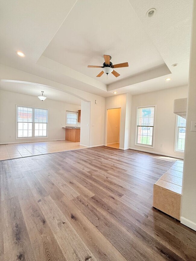 Photo - 927-MF2-E2 Unit A