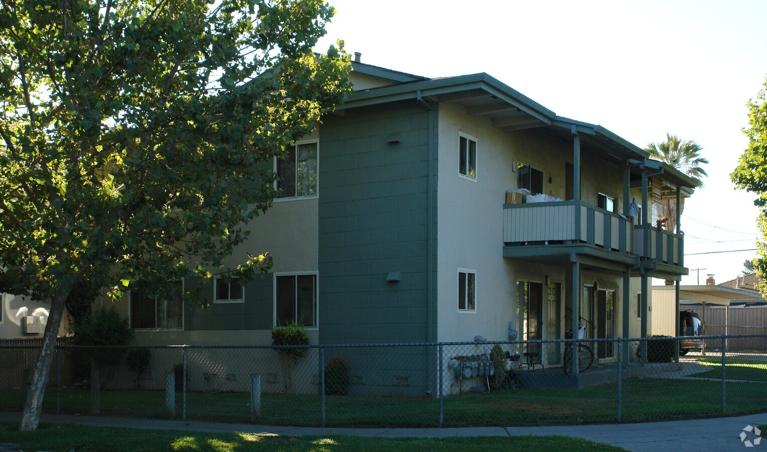 654 Macredes Avenue - 654 Macredes Avenue