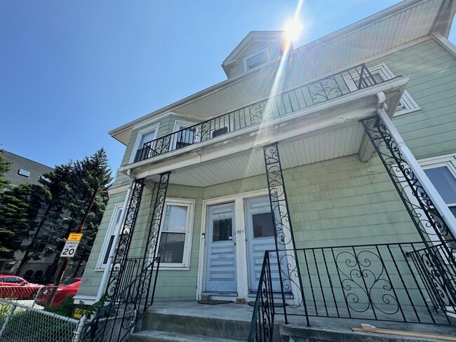 Building Photo - 454 Broadway Unit 3 Rental