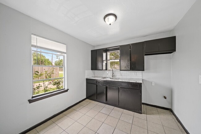 Building Photo - 1012 Ann Unit A