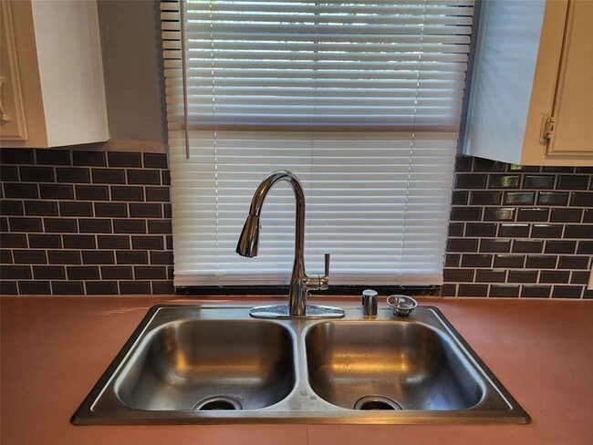 Photo - 17118 Choctaw Dr