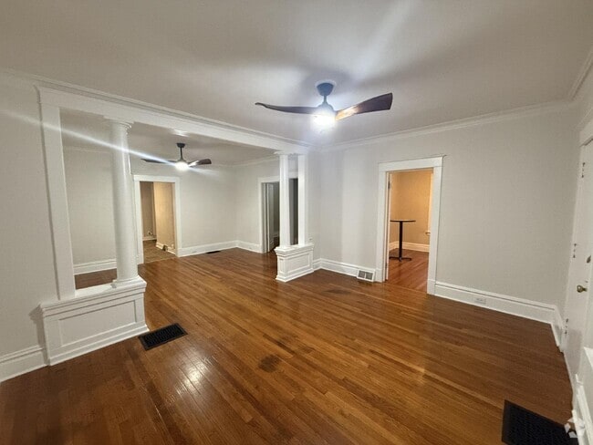 Building Photo - Beautiful 3BR on the NW Side Unit 1 Rental
