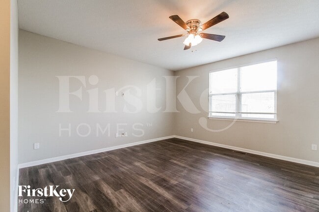 Photo - 283 Glen Crossing Dr