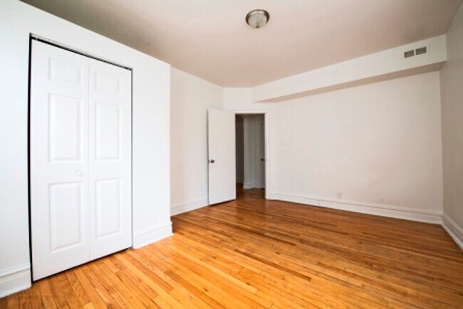 Photo - 6933 S Indiana Chicago, IL 60637