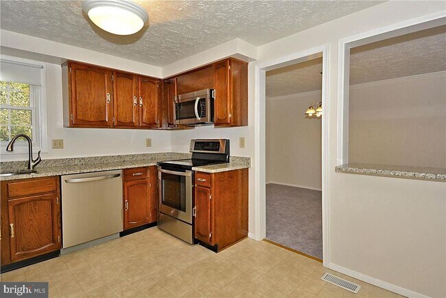 Photo - 5 Sanders Ct