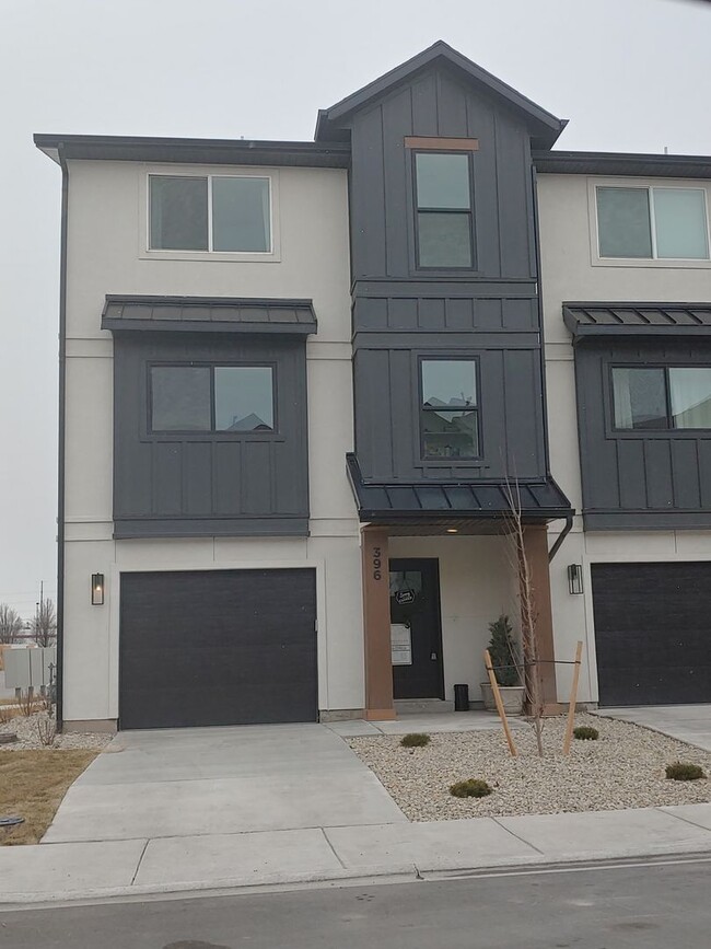 Townhome in Prime American Fork Location - Townhome in Prime American Fork Location