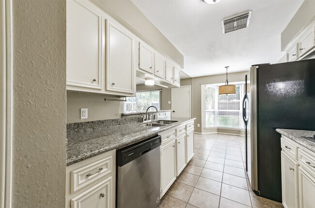 Photo - 5347 Lincoln Green Dr