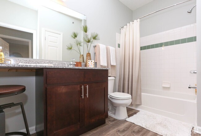 2BR, 2BA - 1,042 SF - Preakness - Bathroom