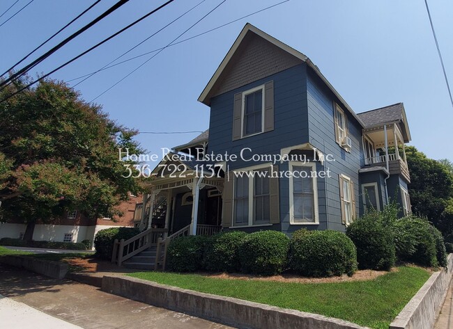 Building Photo - 412 W. First Street Apt B Unit B