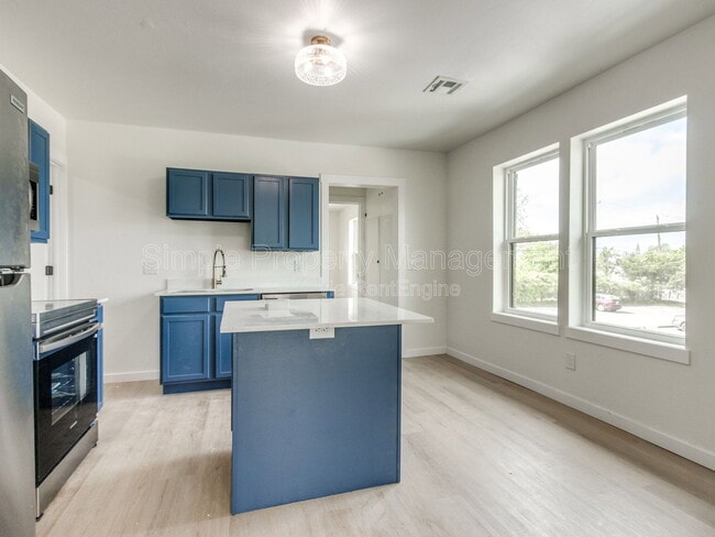 Photo - 814 W Hill St Unit 4