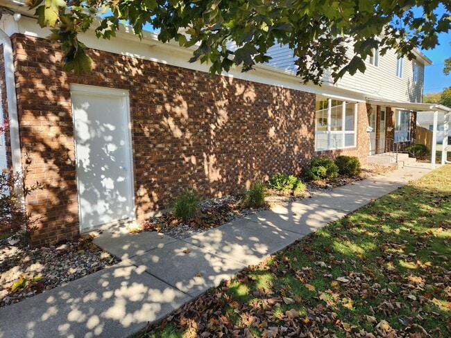 Building Photo - SW 3612/3614 34th St. Unit 3612 Rental