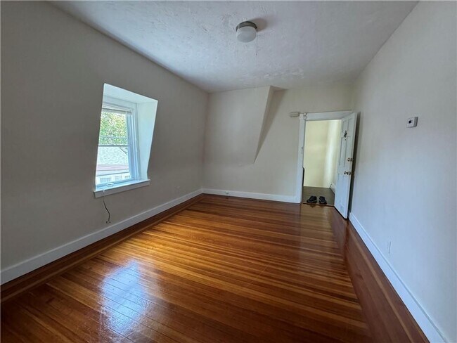 Photo - 26 Ayrault St