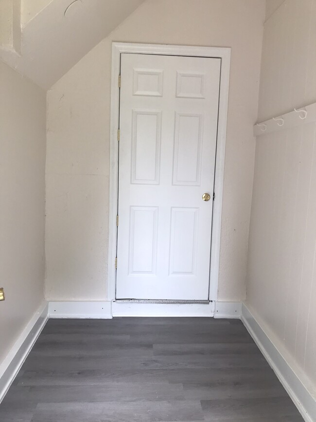 Photo - 909 W 17th St Apartments Unit 3