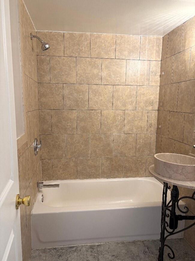 Building Photo - 3415 5th St SE Unit EAST GATE CONDO