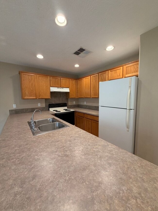 Photo - 3-Bedroom Townhouse in Lowell