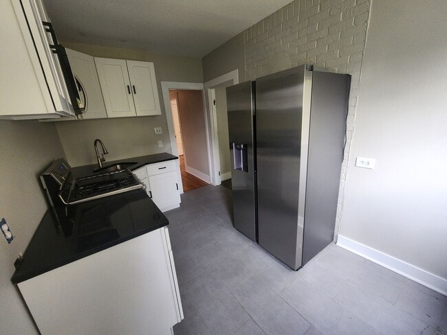 Photo - 469 Norton St Unit 2