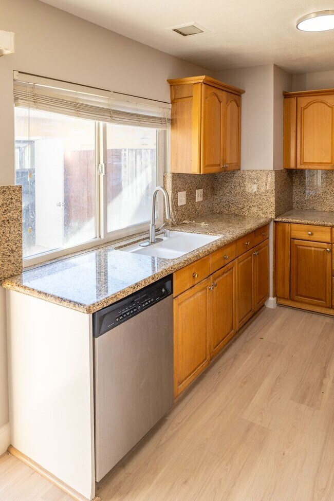 Photo - Spacious 4 bedroom home in Union City with...