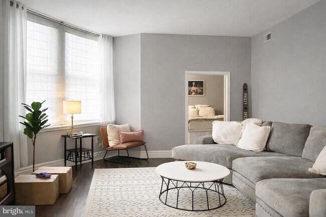 Building Photo - 1600 Arch St Unit 1013