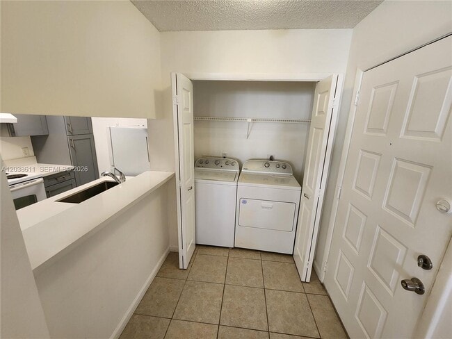 Building Photo - 4401 W McNab Rd Unit 16