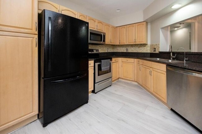 Building Photo - 50 Desford Ln